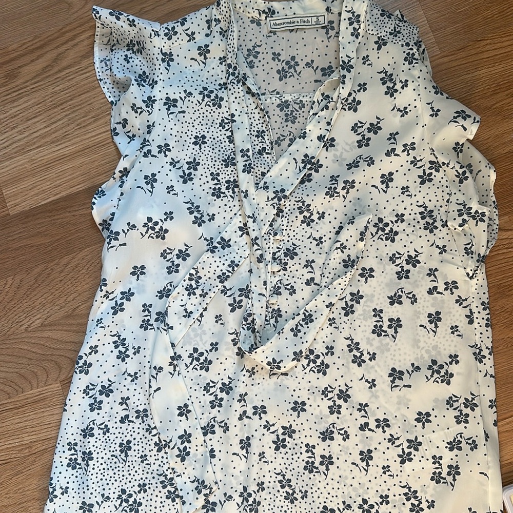 Abercrombie & Fitch Top